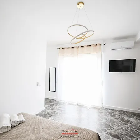 Newhouse Cavour Deluxe Casa de hóspedes 3*