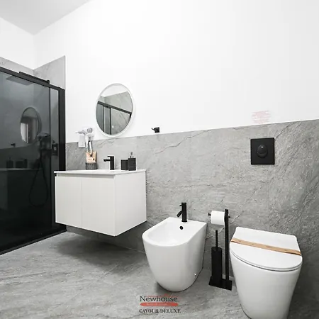 Newhouse Cavour Deluxe Casa de hóspedes 3*