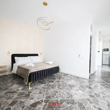 Newhouse Cavour Deluxe Affittacamere Bari