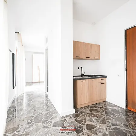 Newhouse Cavour Deluxe Bari